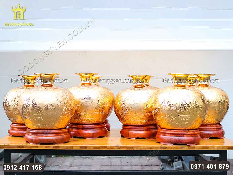 To&agrave;n bộ bề mặt b&ecirc;n ngo&agrave;i vật phẩm đều được d&aacute;t v&agrave;ng 9999 v&ocirc; c&ugrave;ng sang trọng